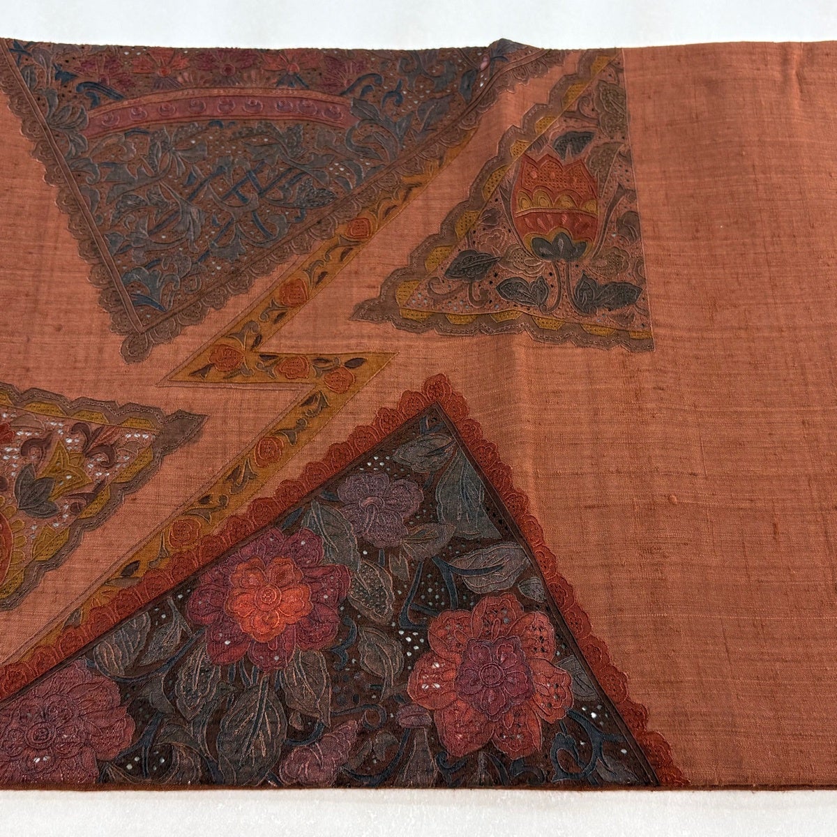 美品】 袋帯 秀品 草花 レース柄 刺繍 紬地 赤茶 お太鼓柄 正絹｜中古