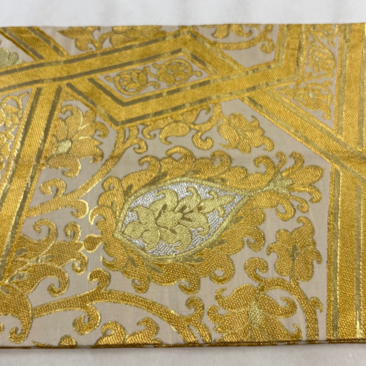 丸帯 秀品 落款あり 関西仕立て 川島織物 華文 草花 金銀糸 箔 金色 全