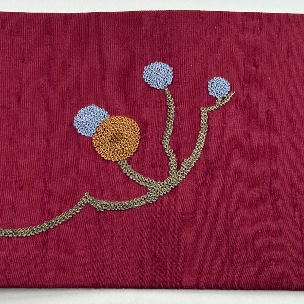 美品】 名古屋帯 秀品 枝花 幾何学模様 相良刺繍 紬地 えんじ色 正絹