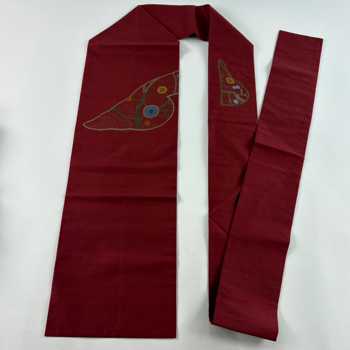 美品】 名古屋帯 秀品 枝花 幾何学模様 相良刺繍 紬地 えんじ色 正絹