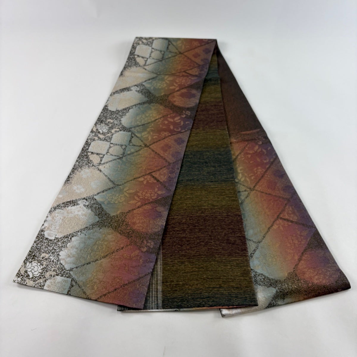 美品】 袋帯 秀品 落款あり 本泥染 花唐草 幾何学模様 箔 金糸 灰紫 六