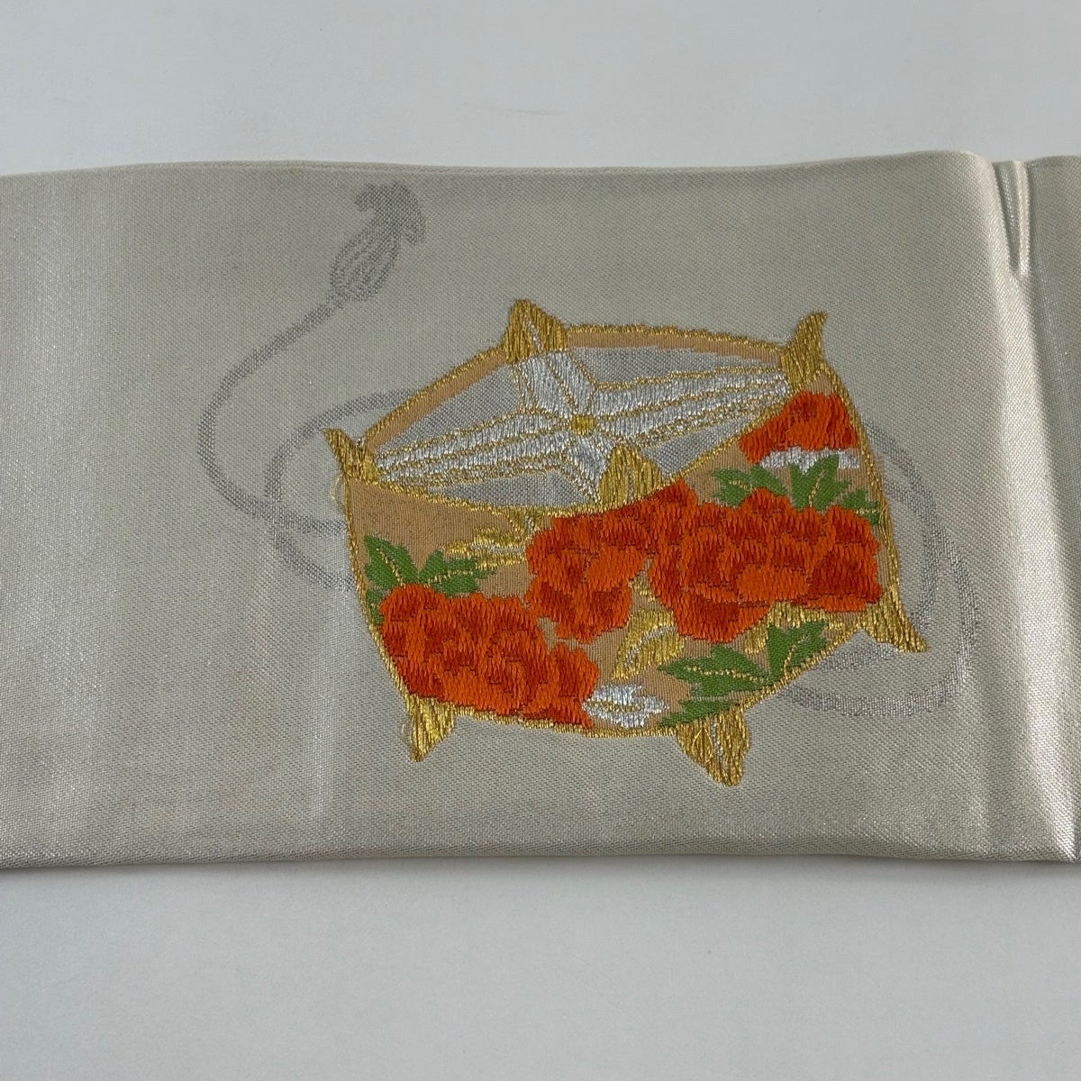 名古屋帯 優品 やまと 糸巻き 牡丹 金銀糸 箔 灰白 正絹｜中古・古着