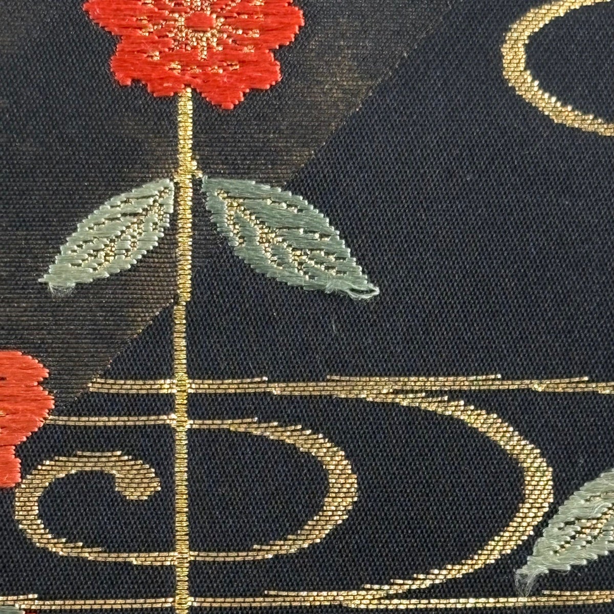 期間限定品！【ゑり善】枝垂れ桜　黒地　金彩　手刺繍　塩瀬　名古屋帯　正絹 名古屋帯 優品 枝垂れ桜 観世水 金糸 箔 黒 正絹｜中古・古着