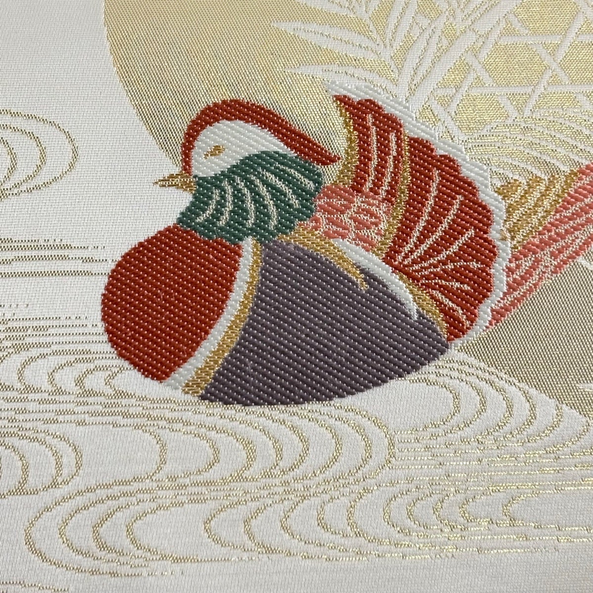 【名古屋帯】新品未使用品 鴛鴦模様 ゴールド　シルバー　引箔　美品　アンティーク 名古屋帯 優品 関西仕立て 鴛鴦 流水 箔 金糸 クリーム 正絹｜中古