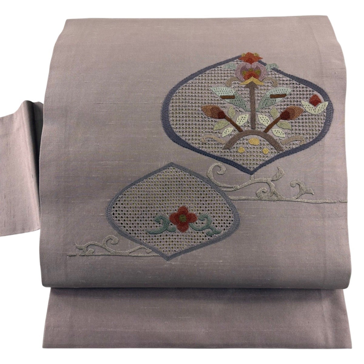 名古屋帯 秀品 紬地 関西仕立て 華文 道長取 刺繍 絞り 灰紫 正絹