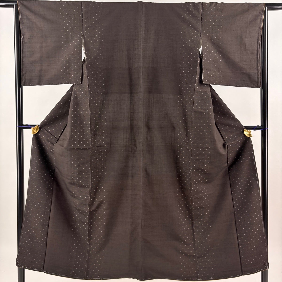 美品】 大島紬 身丈154cm 裄丈65cm M 袷 草花 墨色 正絹 秀品｜中古