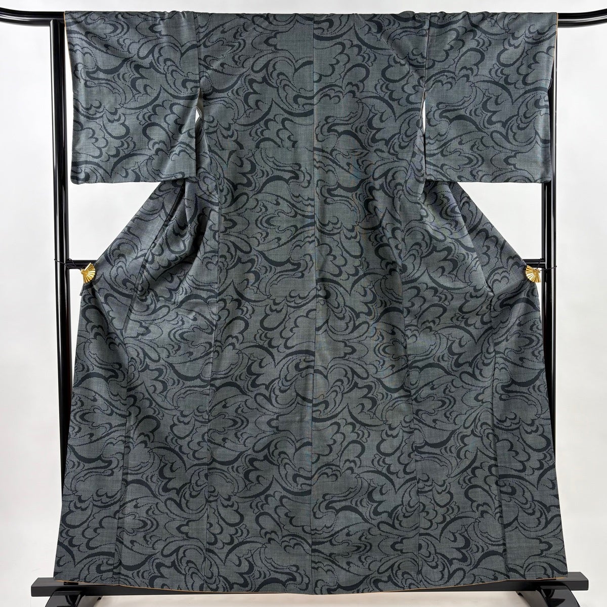 紬 美品 名品 身丈164cm 裄丈68.5cm 正絹 【中古】 紬 身丈164cm 裄丈68.5cm L 袷 小槌 幾何学模様 濃紺 正絹 秀品｜中古