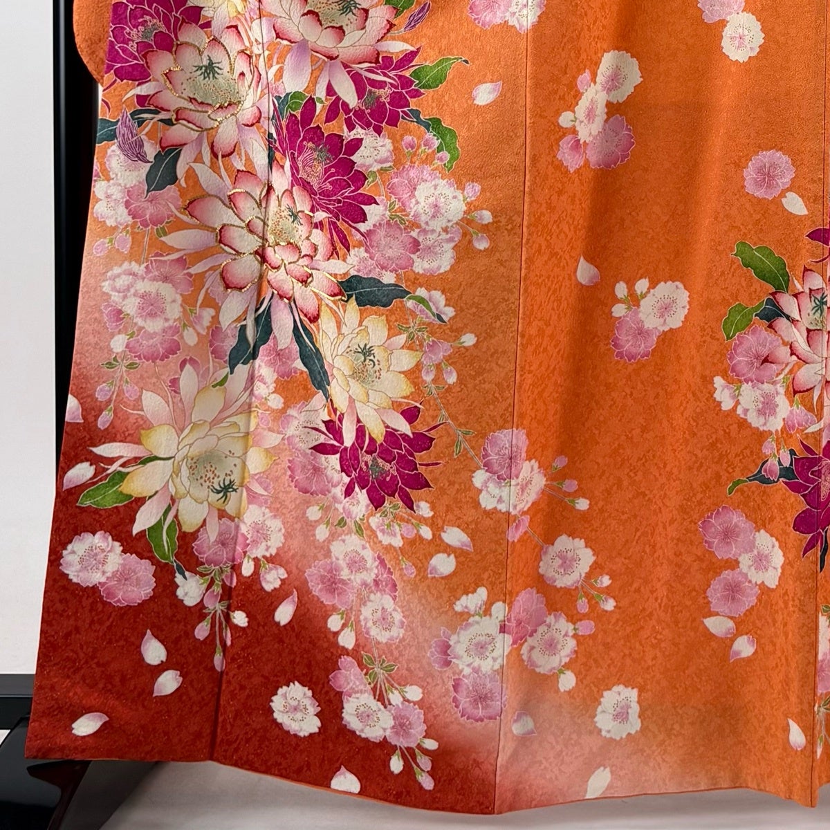 美品】 振袖 身丈165cm 裄丈66cm M 袷 草花 桜 金通し 金彩 オレンジ