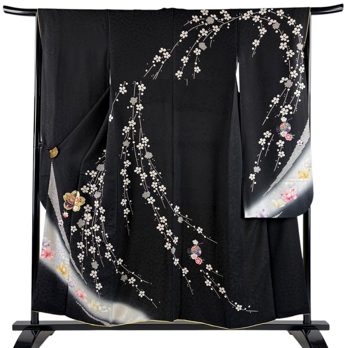 振袖 身丈169.5cm 裄丈67.5cm L 袷 菊 松竹梅 金彩 絞り 黒 正絹 秀品
