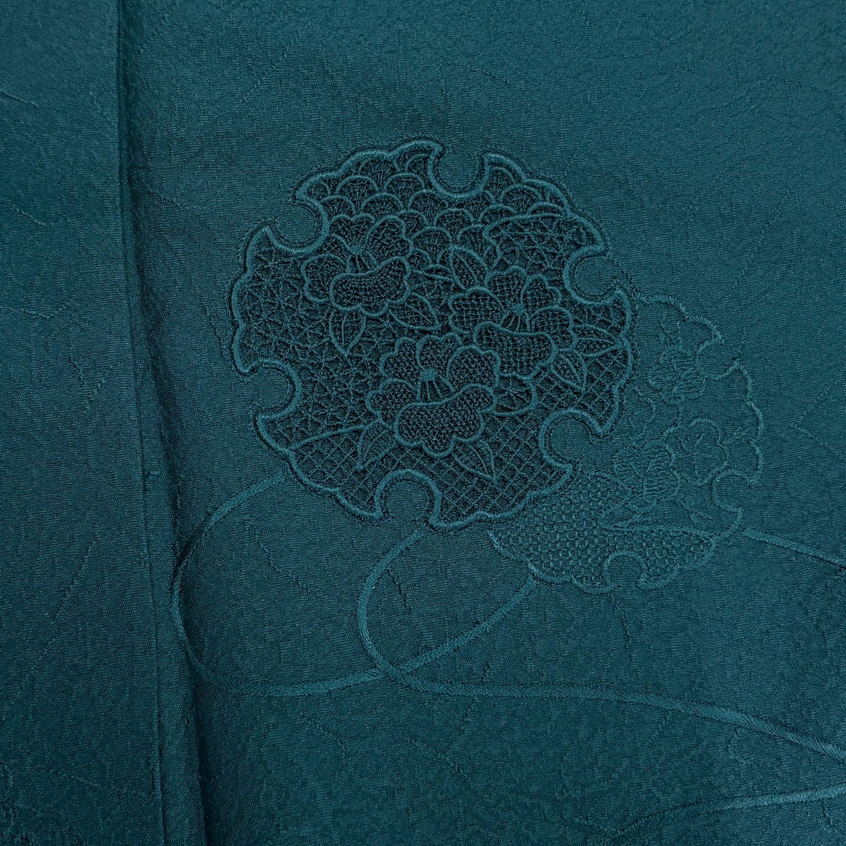 付下げ 身丈153.5cm 裄丈66cm M 袷 雪輪 椿 刺繍 深緑 正絹 優品 一つ