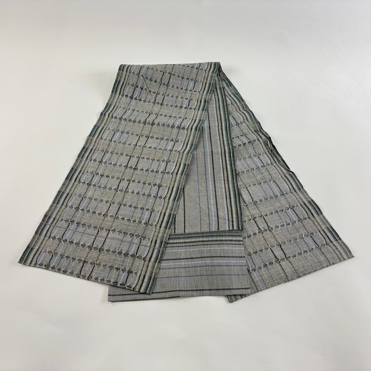 名古屋帯 秀品 八寸名古屋帯 松葉仕立て 縞 幾何学 金糸 灰色 正絹