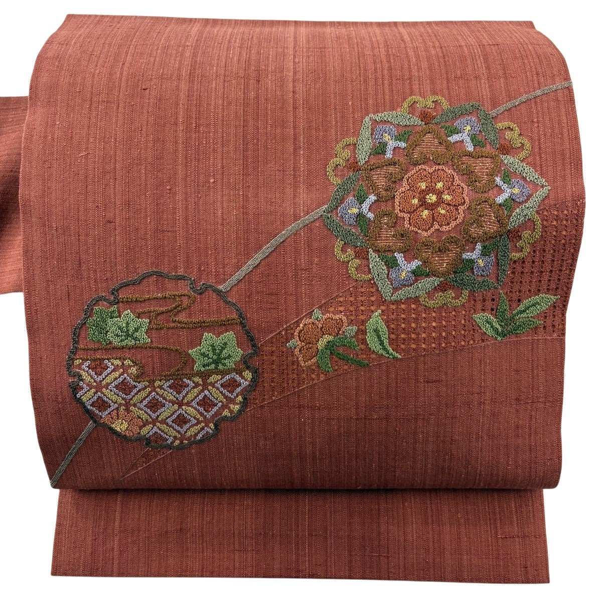名古屋帯 秀品 紬地 華文 雪輪 相良刺繍 金糸 赤茶 正絹｜中古・古着