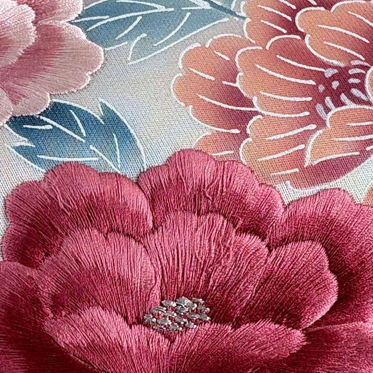美品】 名古屋帯 優品 関西仕立て 牡丹 菊 銀糸 刺繍 銀色 正絹｜中古
