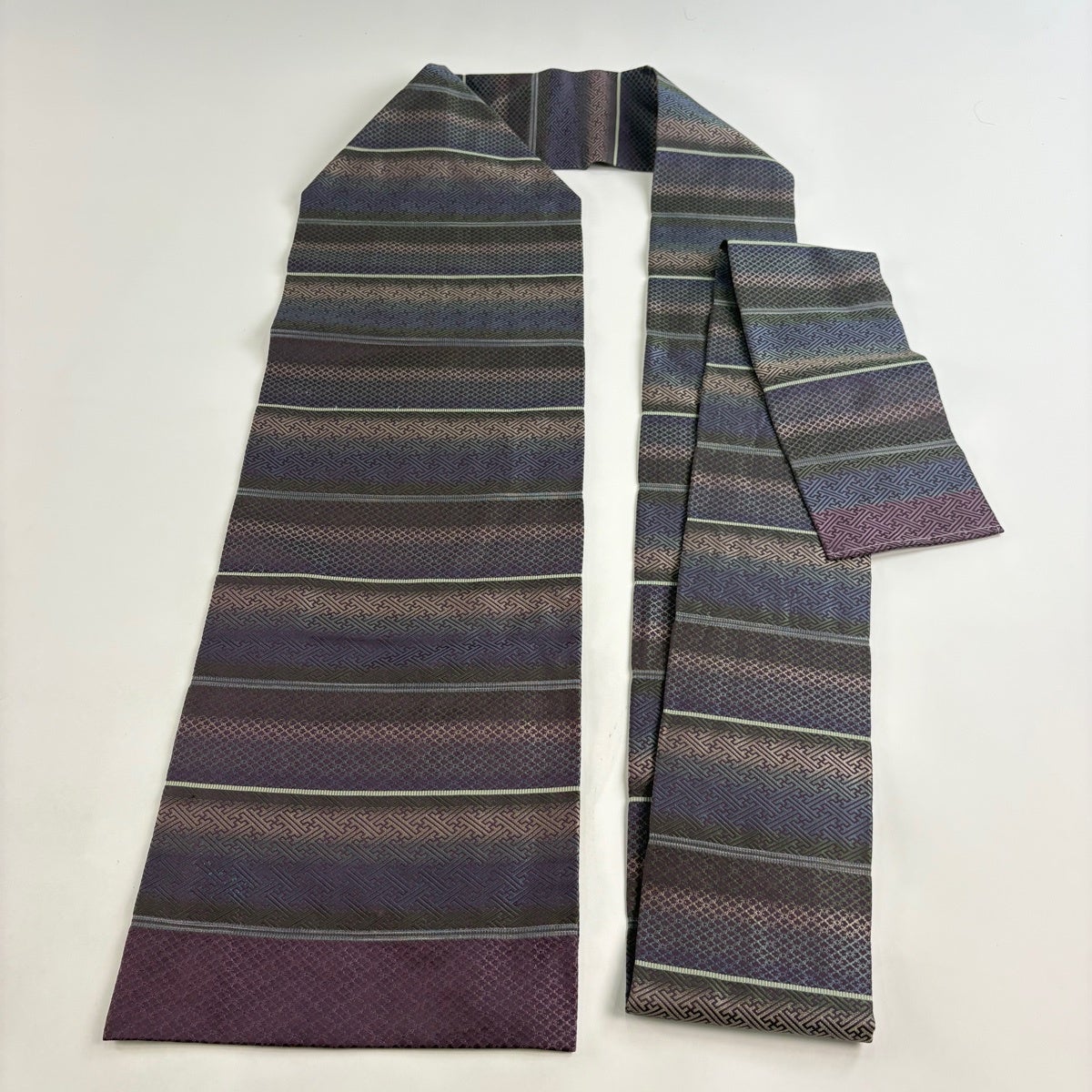 美品】 名古屋帯 優品 花菱 紗綾形 金糸 紫 正絹｜中古・古着