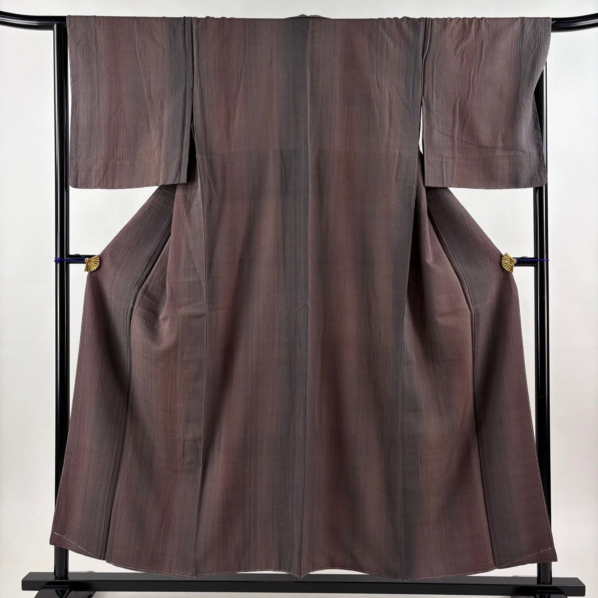美品】 小紋 身丈163cm 裄丈68.5cm L 袷 紬地 縦縞 幾何学 灰紫 正絹