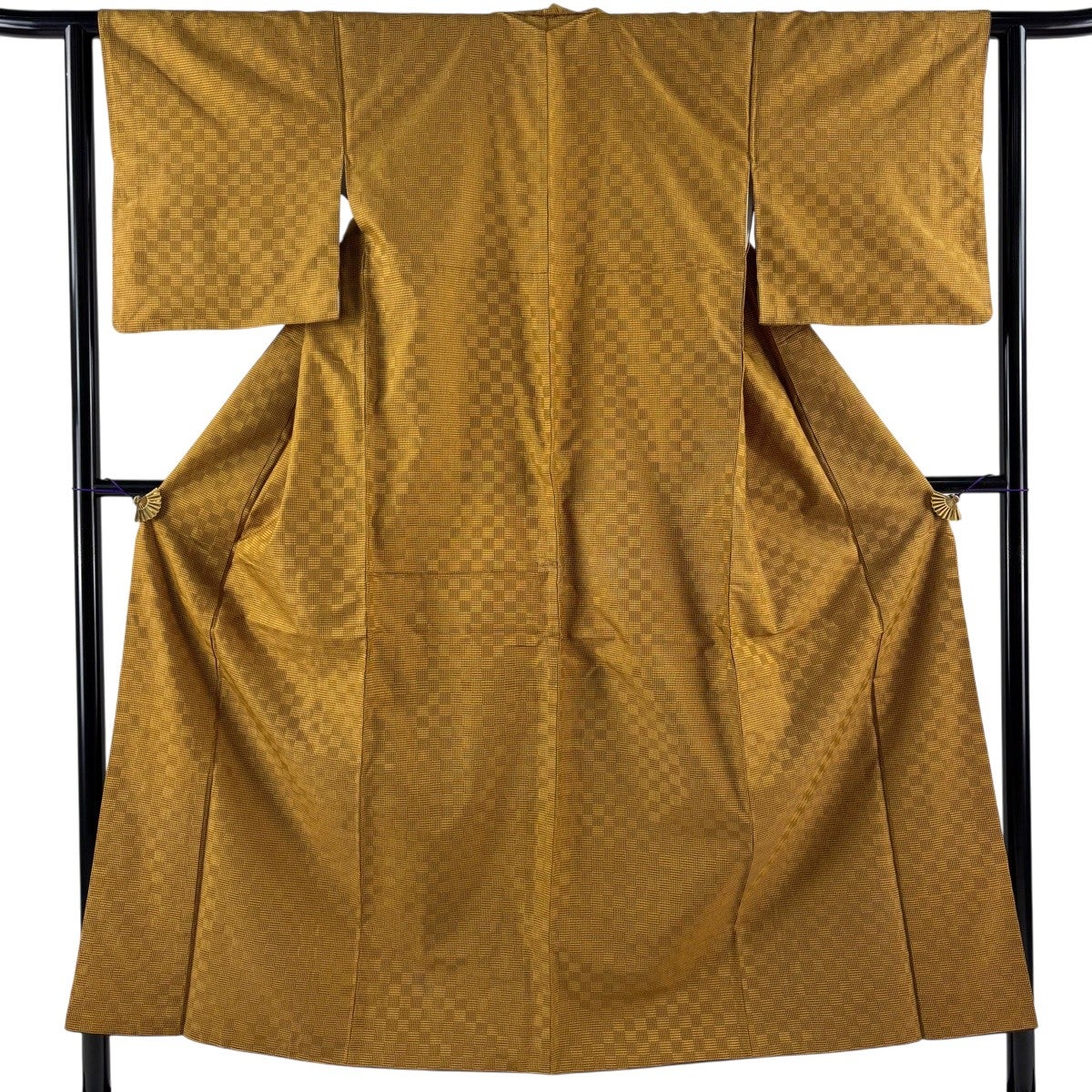 美品】 紬 身丈158.5cm 裄丈63cm S 袷 置賜紬 紅花染 バチ衿 証紙あり 美品】 紬 身丈158.5cm 裄丈63cm S 袷 置賜紬 紅花染 バチ衿 証紙あり