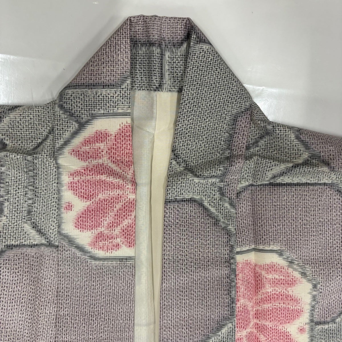 紬 身丈162.5cm 裄丈63.5cm S 袷 バチ衿 草花 幾何学模様 灰色 正絹