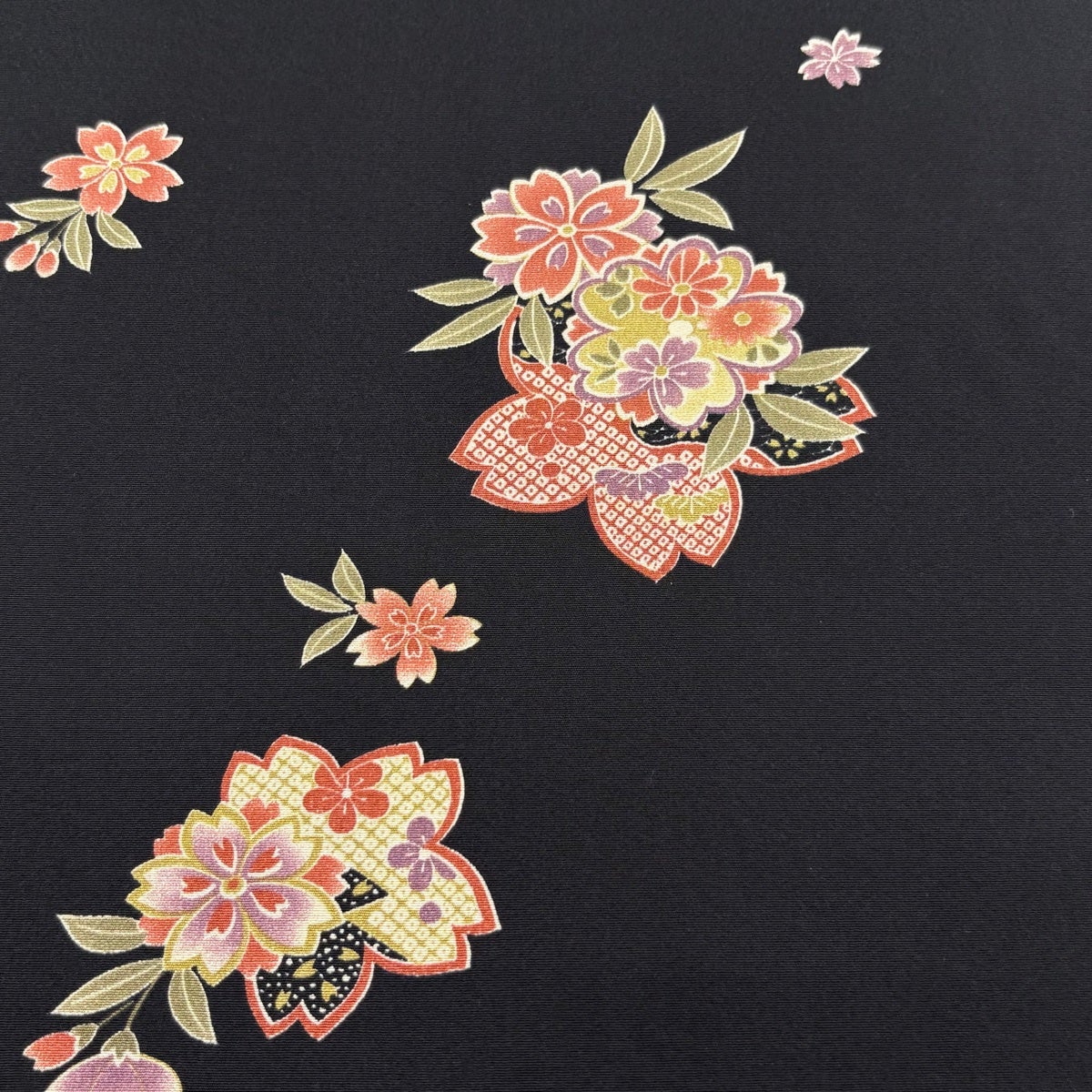反物 秀品 小紋 桜 金彩 墨色 正絹｜中古・古着・リサイクル着物通販