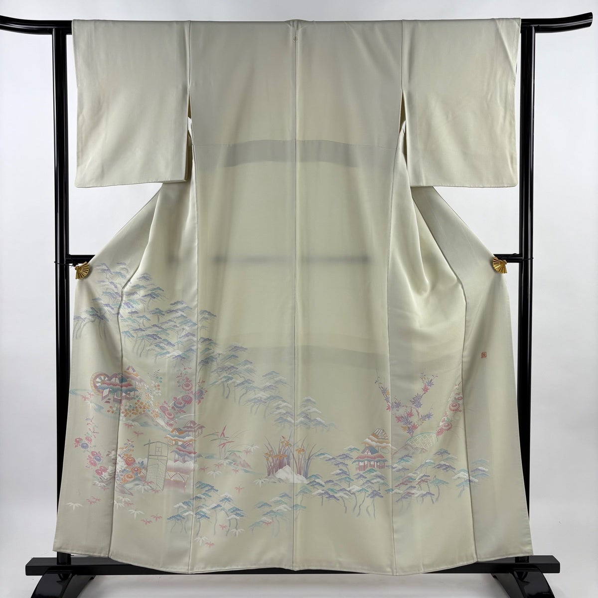色留袖 身丈158.5cm 裄丈62.5cm 正絹 秀品 【中古】 黒留袖 身丈162cm 裄丈63cm S 袷 落款あり 鴛鴦 菊 金糸 金彩 黒 正絹