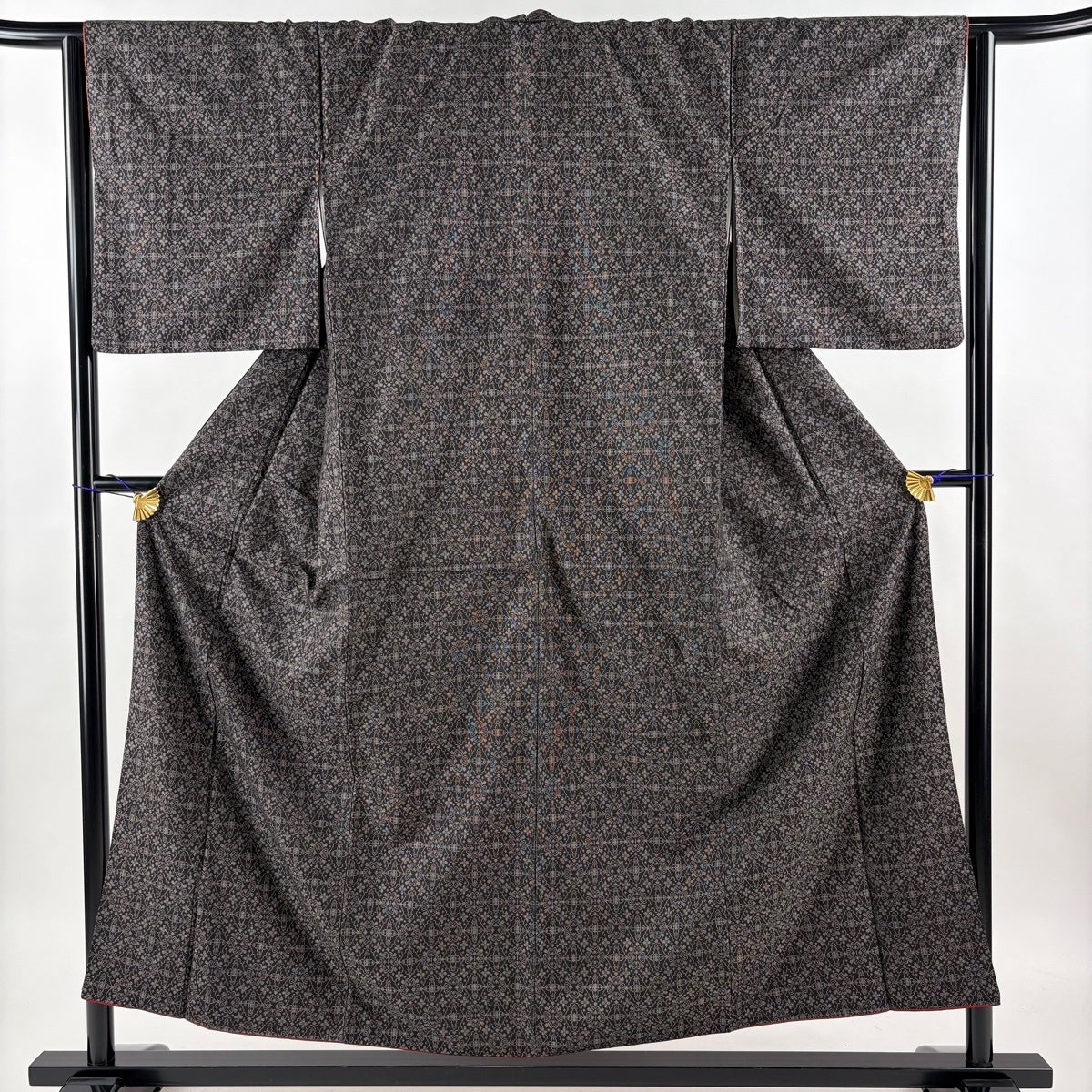 紬 身丈162cm 裄丈65.5cm M 袷 花うさぎ 笹蔓 墨色 正絹 秀品｜中古
