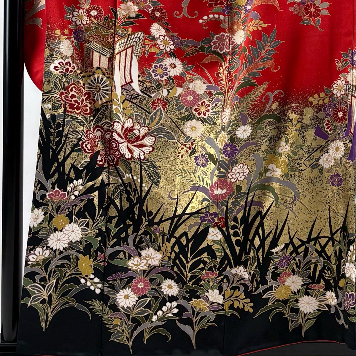 正絹 黒鳶色 金彩 金糸 刺繍 吉祥花 熨斗 振袖 身丈153 振袖 身丈159.5cm 裄丈66cm M 袷 御所車 草花 金糸 金彩 赤 正絹 秀品