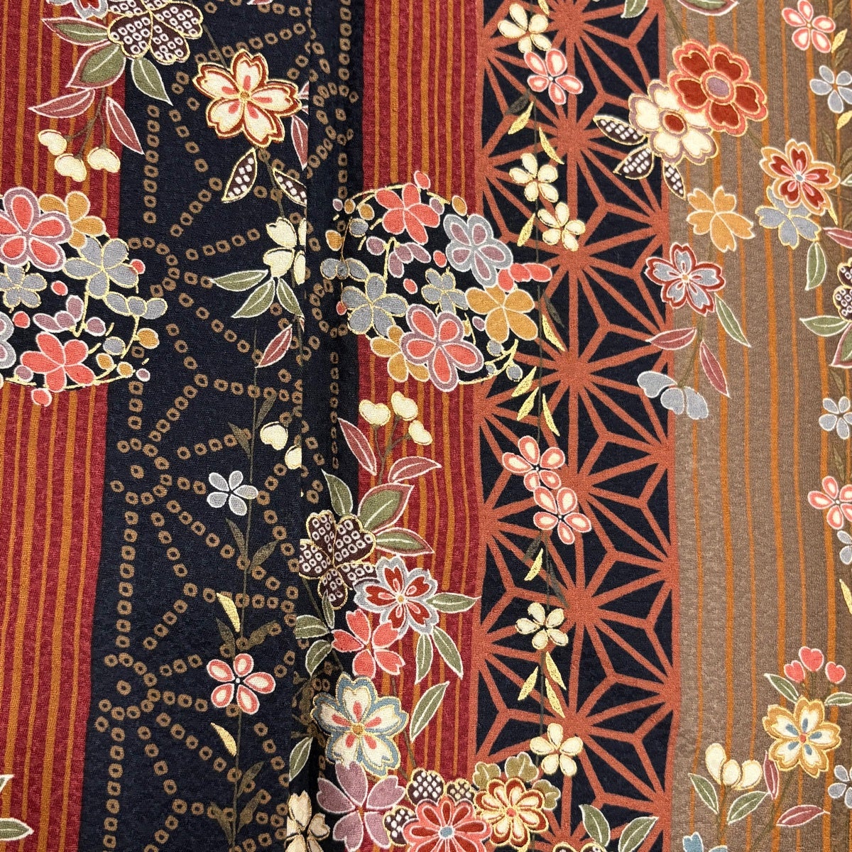 美品】 小紋 身丈162cm 裄丈64.5cm M 袷 花丸文 麻の葉 茶色 正絹 秀品