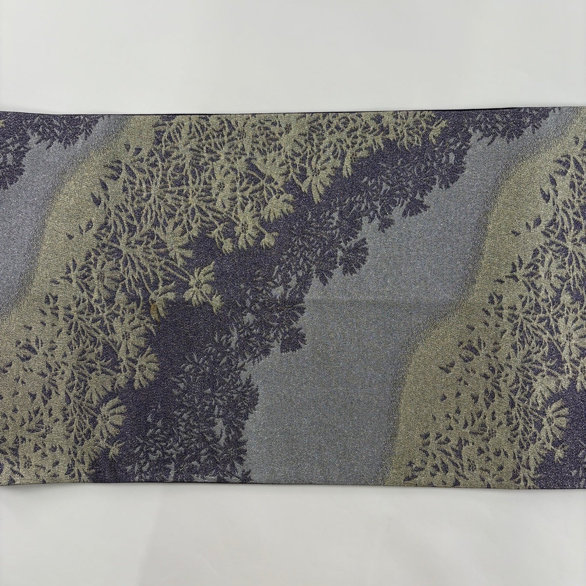 袋帯 名品 落款あり やまと 草花 シルエット 箔 灰紫 全通 正絹｜中古