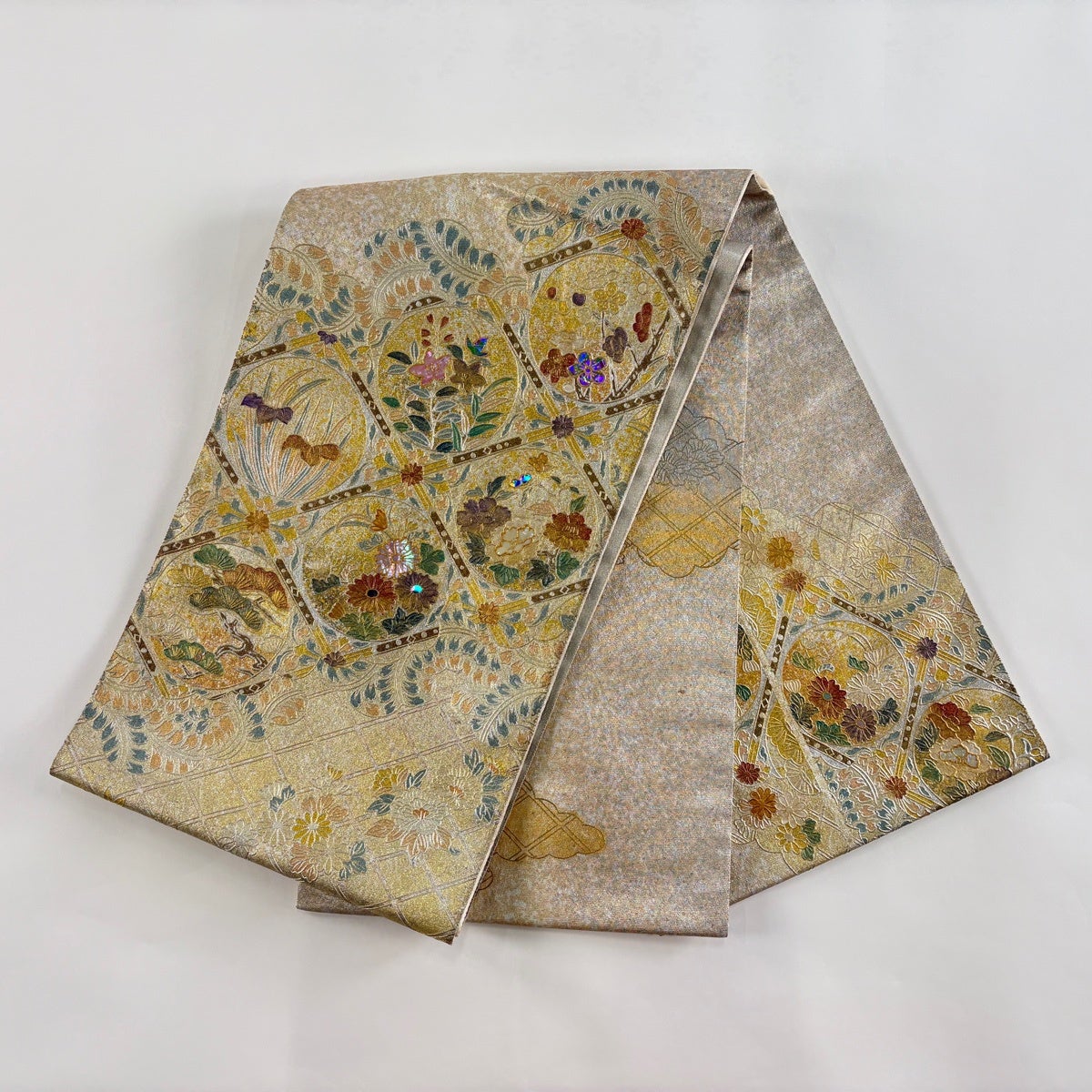 袋帯 名品 格天井 草花 螺鈿 金銀彩 ベージュ お太鼓柄 正絹｜中古
