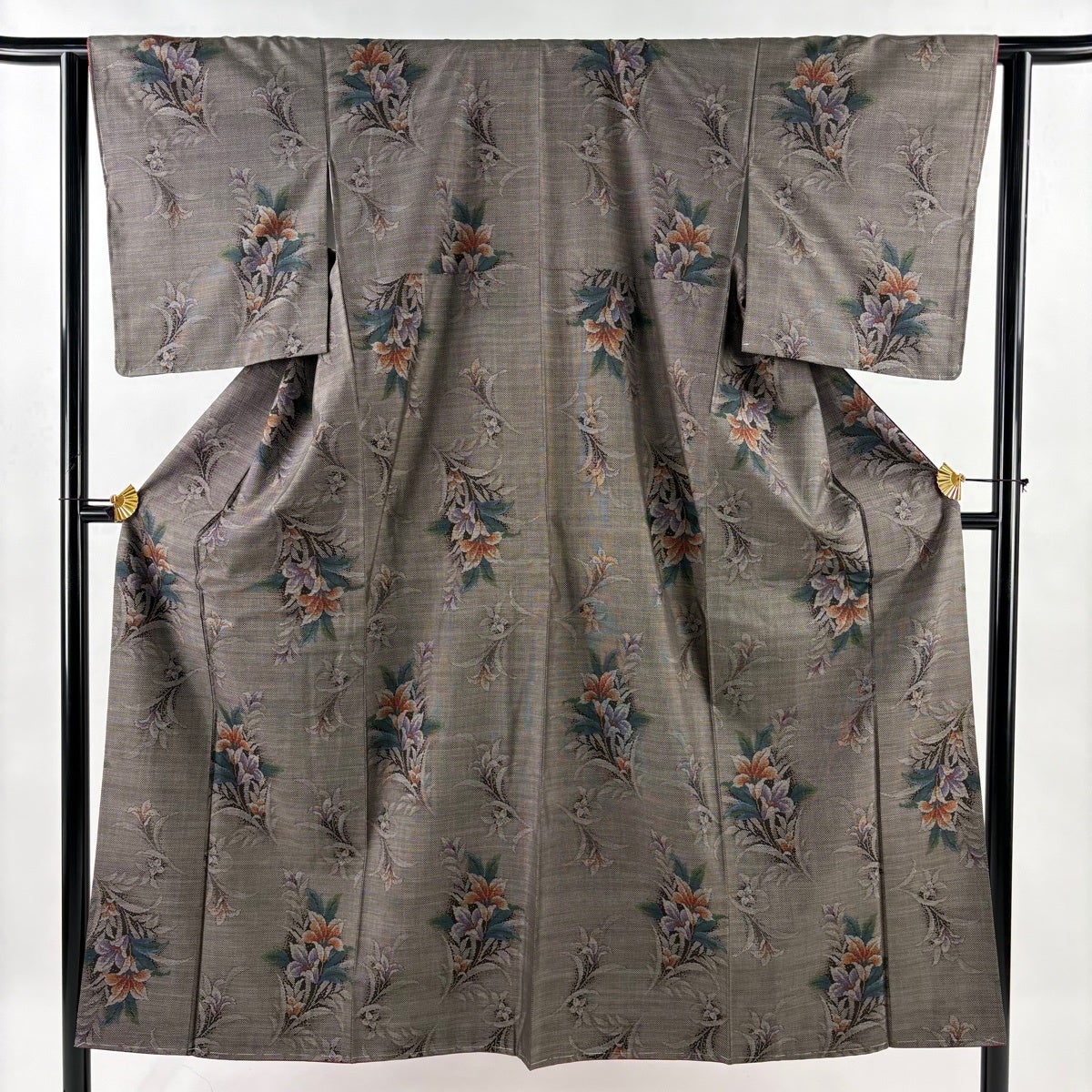 大島紬 身丈166.5cm 裄丈68cm 正絹 名品 【中古】 大島紬 身丈166.5cm 裄丈64cm M 袷 仙太郎 証紙あり 格子 灰白 正絹