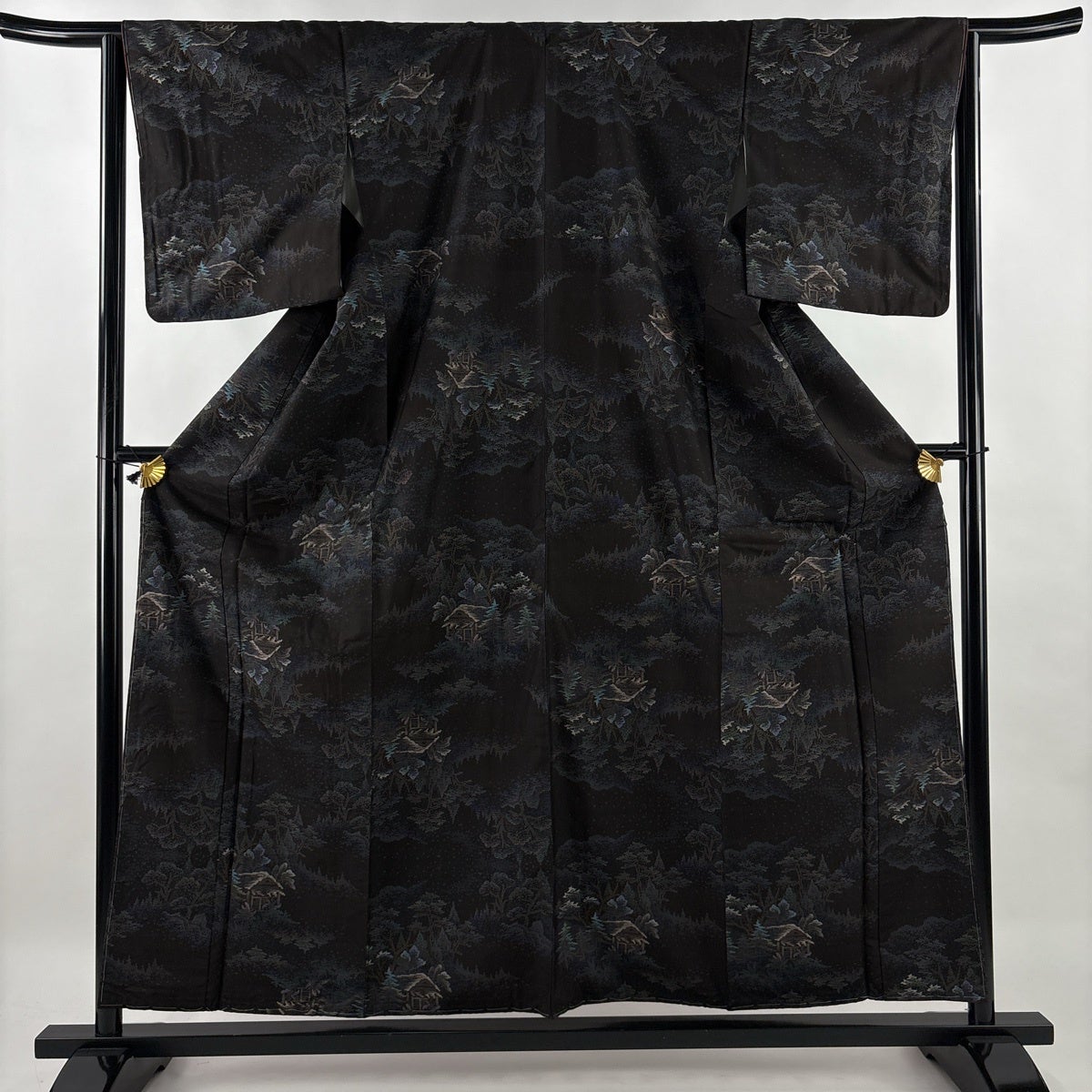 美品】 大島紬 身丈172cm 裄丈70cm L 袷 証紙あり 霞 幾何学模様 黒灰