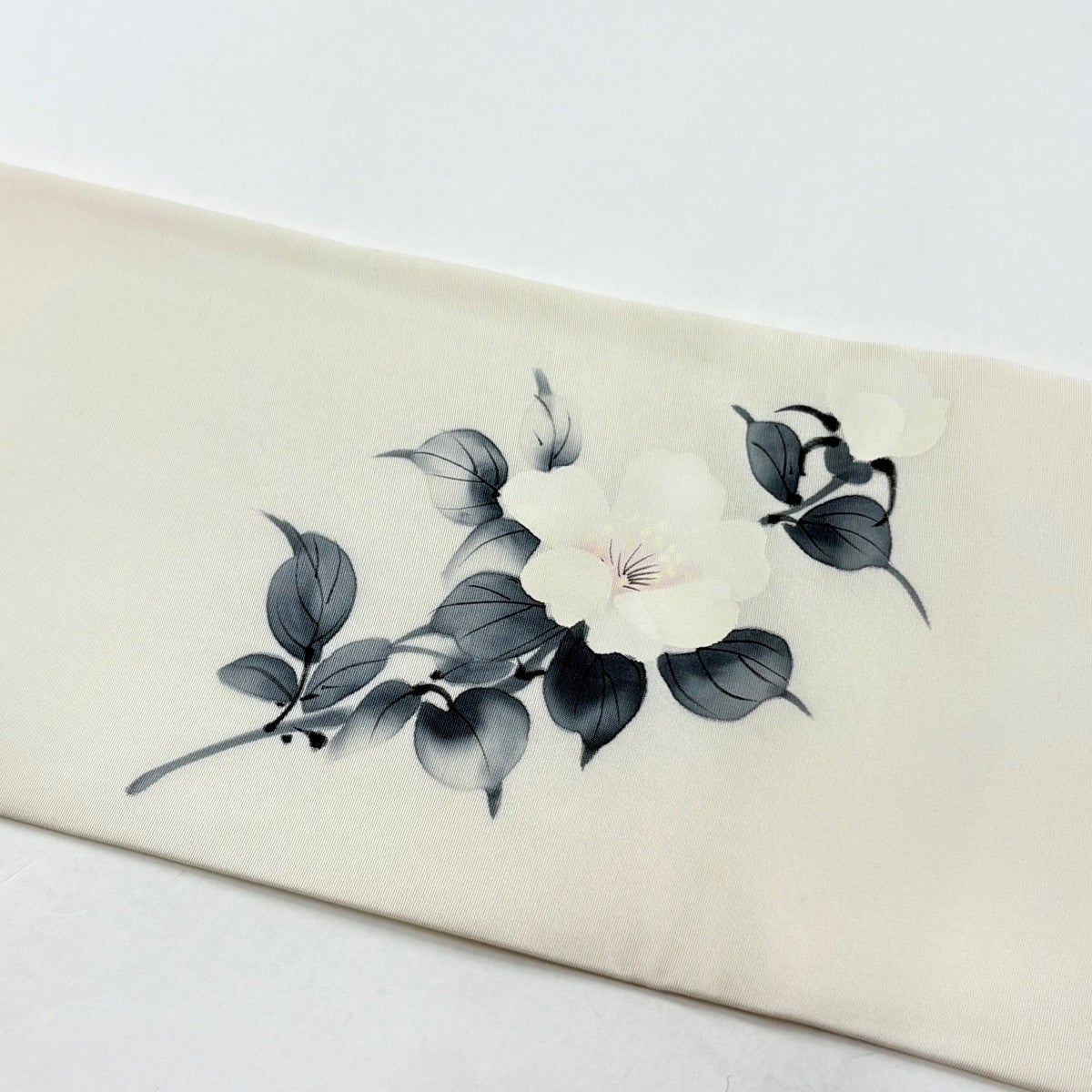 名古屋帯 優品 枝花 灰白 正絹｜中古・古着・リサイクル着物通販