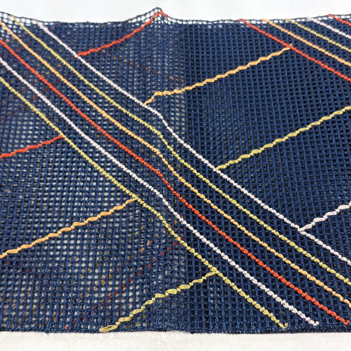 名古屋帯 秀品 夏帯 羅 八寸名古屋帯 斜縞 幾何学模様 紺色 正絹｜中古