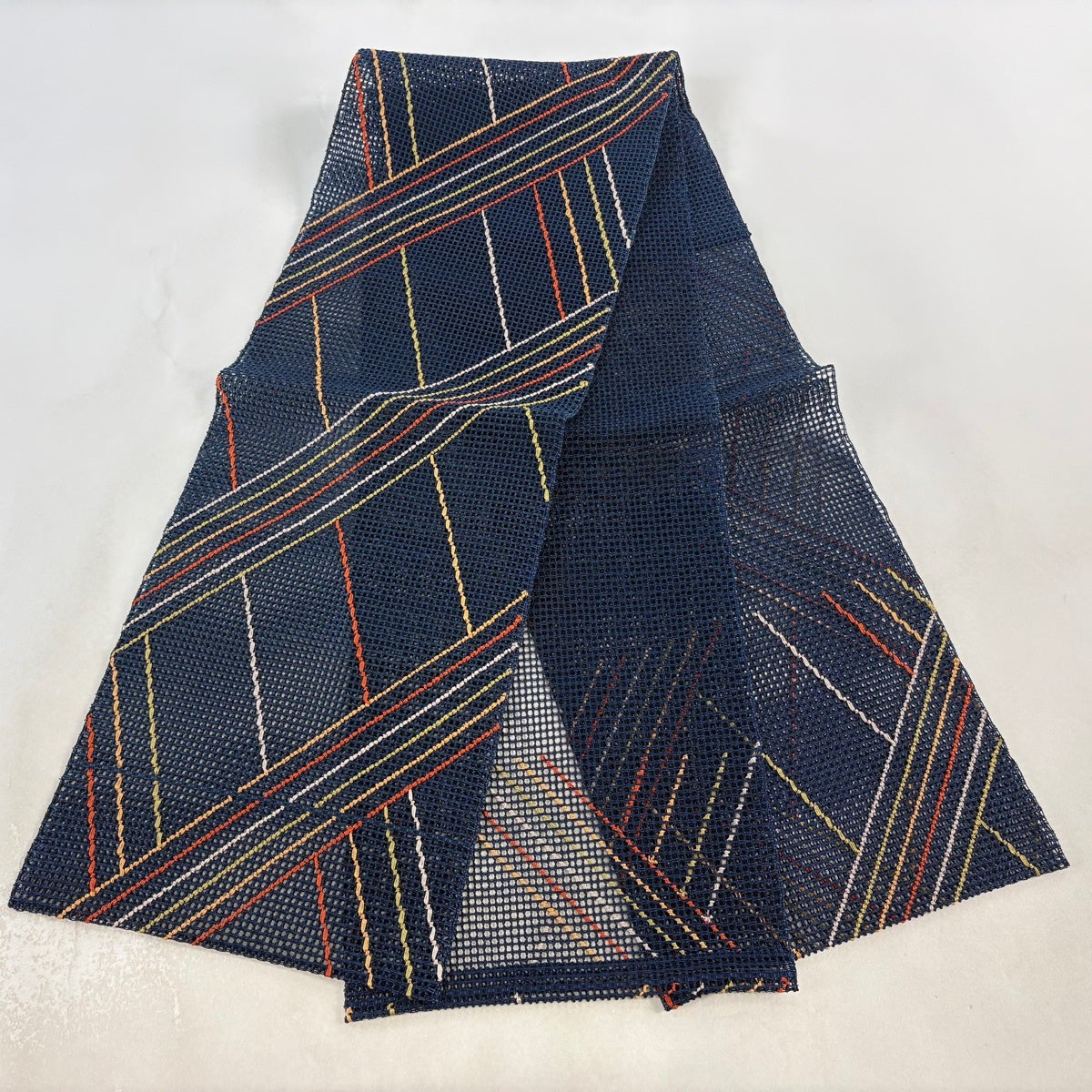 名古屋帯 秀品 夏帯 羅 八寸名古屋帯 斜縞 幾何学模様 紺色 正絹｜中古