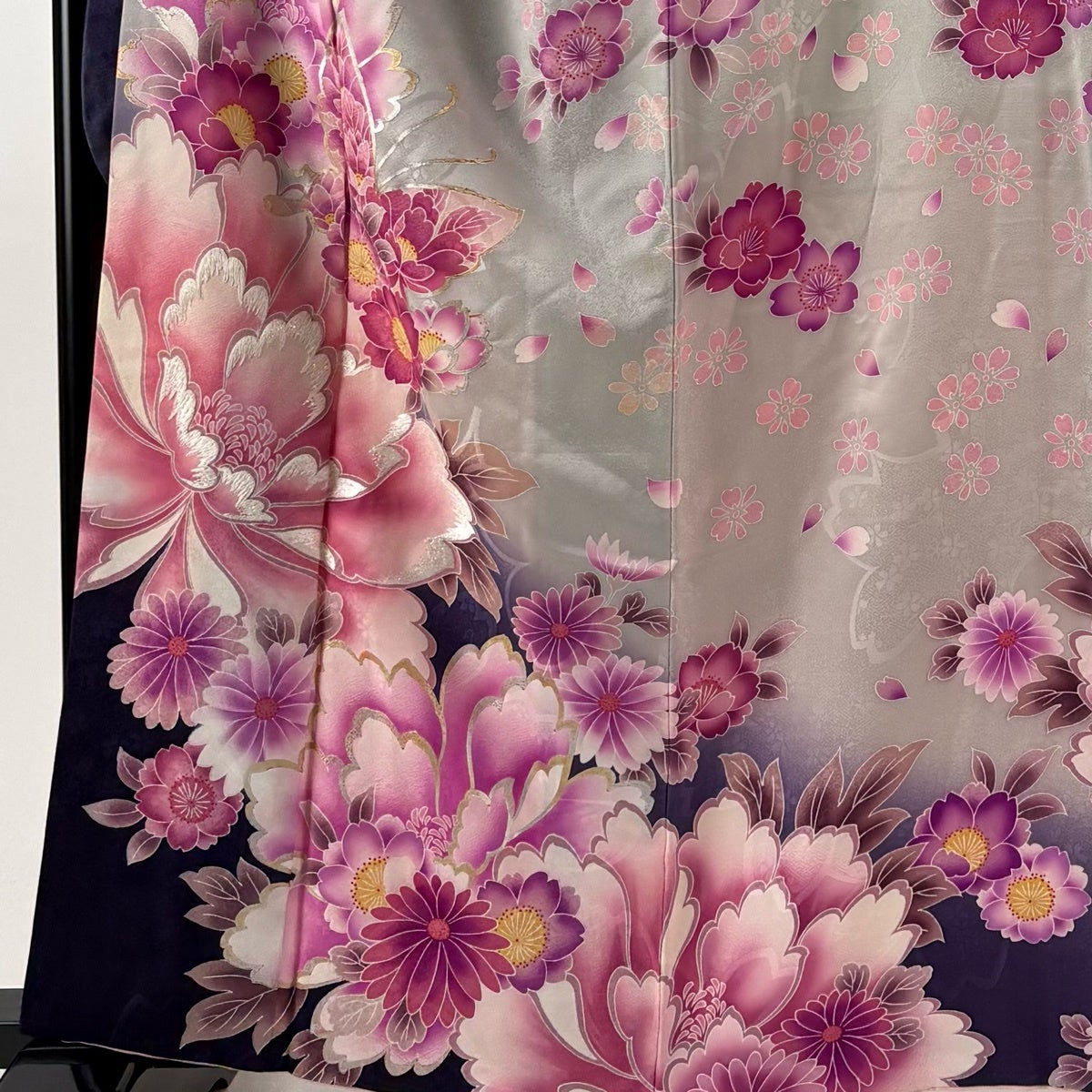 振袖 身丈159cm 裄丈69.5cm L 袷 牡丹 蝶 刺繍 金銀彩 灰色 正絹 秀品