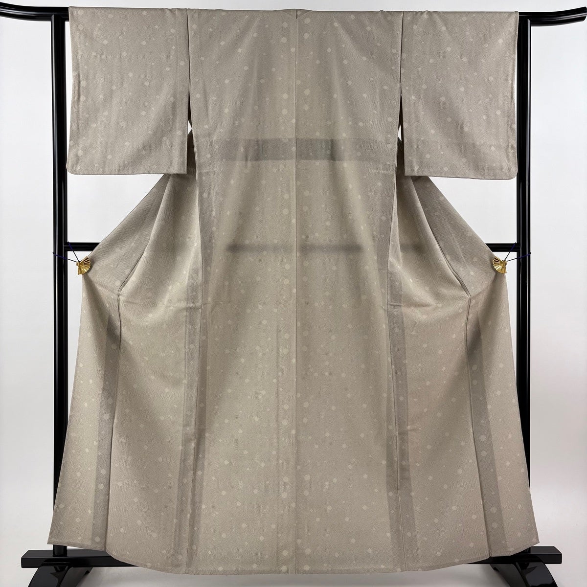 美品】 紬 身丈159.5cm 裄丈63.5cm S 単衣 縞 幾何学 薄茶色 正絹 名品