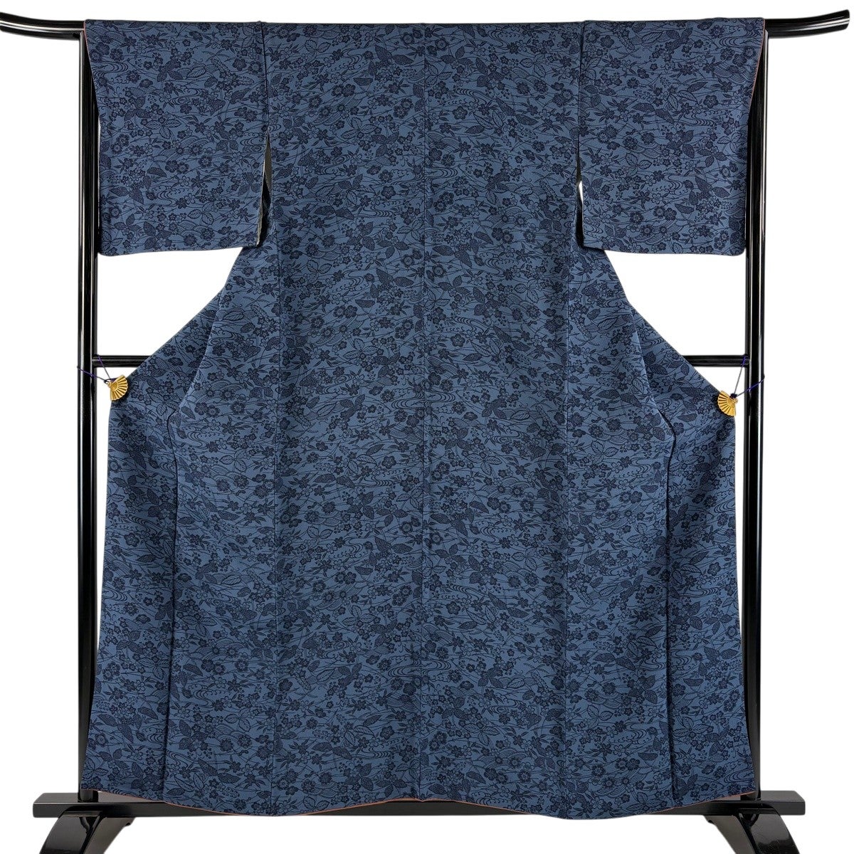 美品　縮緬小紋　丈162.5 裄67.5 小紋 身丈162.5cm 裄丈66.5cm M 袷 本藍 落款あり 草花 蝶 縮緬 藍色