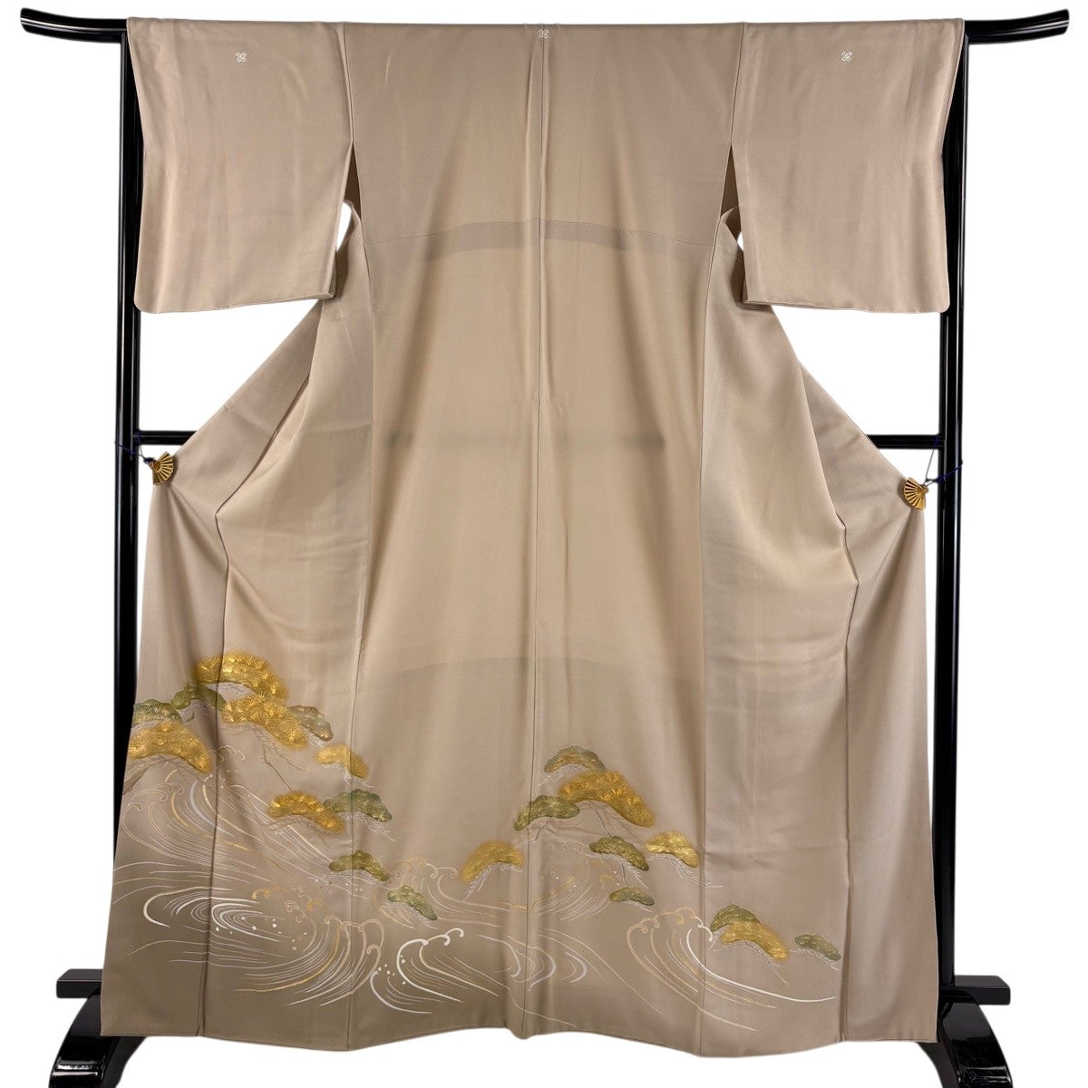 美品】 色留袖 身丈167cm 裄丈66.5cm M 袷 松 波頭 金糸 金彩 ベージュ