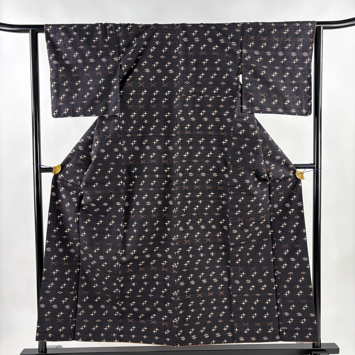紬 身丈157cm 裄丈67cm 正絹 美品 名品 【中古】 紬 身丈157cm 裄丈65cm M 袷 幾何学ー 焦茶色 正絹 秀品｜中古・古着