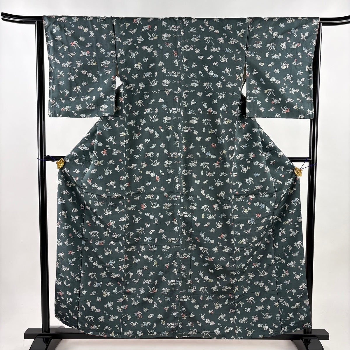 在庫一掃】 お召 身丈163cm 裄丈65cm M 袷 市松 黒灰 正絹 逸品 在庫一掃】 お召 身丈163cm 裄丈65cm M 袷 市松 黒灰 正絹 逸品