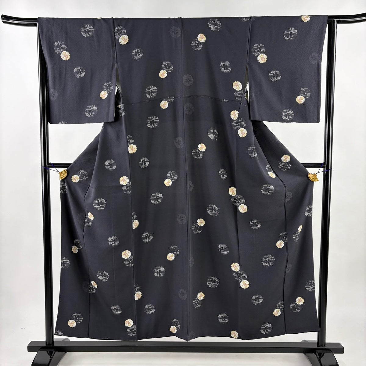 小紋 身丈165.5cm 裄丈64.5cm M 袷 草花 桜 金彩 絞り 墨色 正絹 秀品