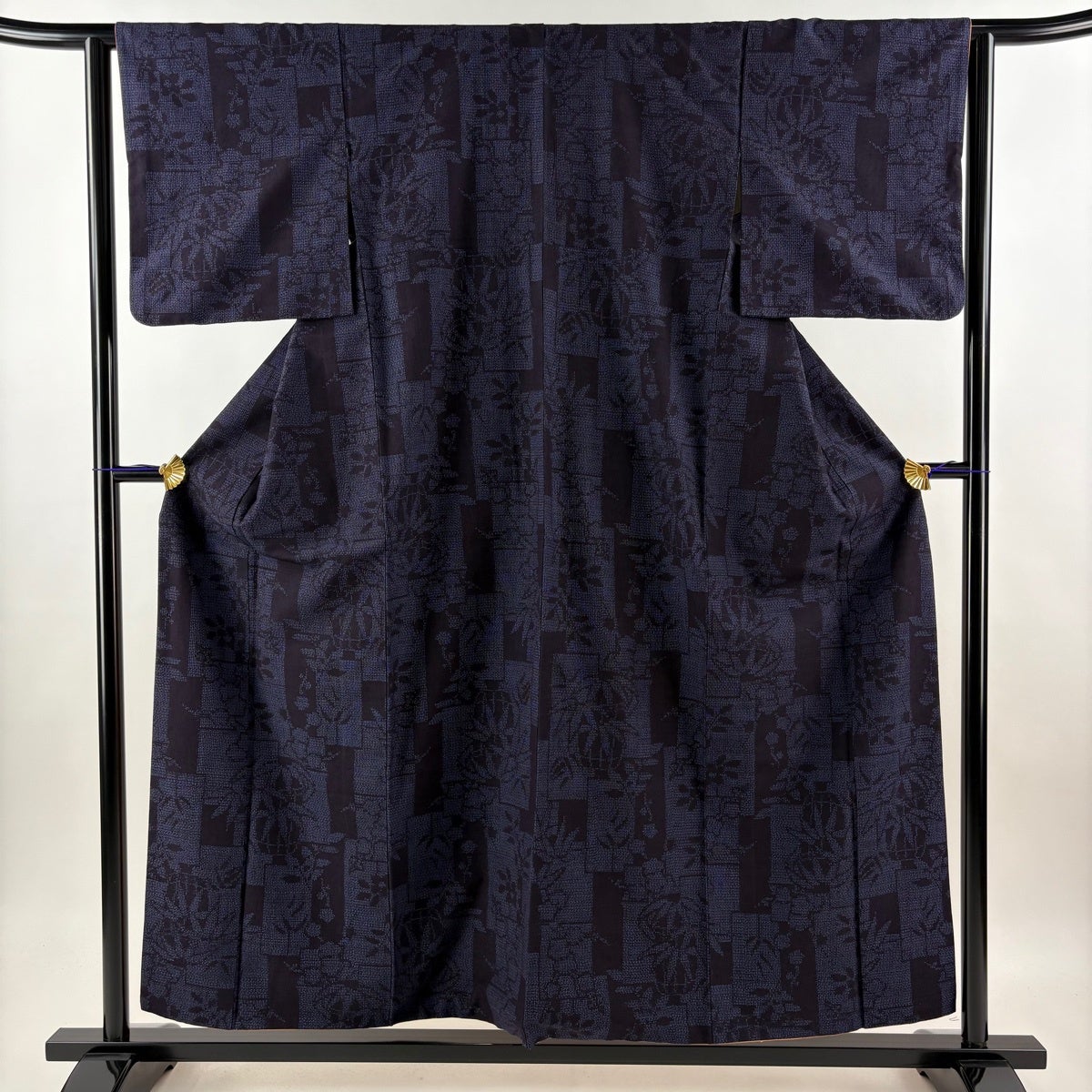 紬 身丈151.5cm 裄丈62.5cm S 袷 幾何学 焦茶色 正絹 名品｜中古・古着