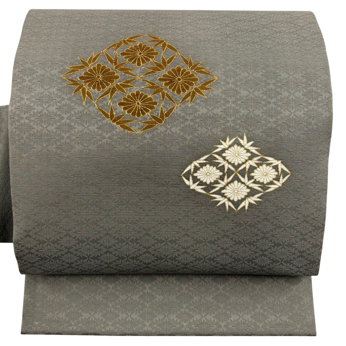 美品】 名古屋帯 秀品 菊 笹 金彩 灰茶 正絹｜中古・古着・リサイクル
