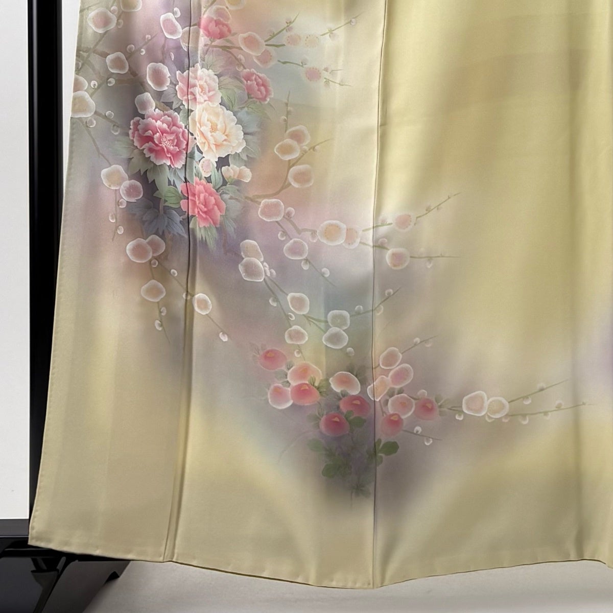 付下げ 身丈163cm 裄丈67cm M 袷 牡丹 枝梅 ぼかし 薄黄 正絹 秀品