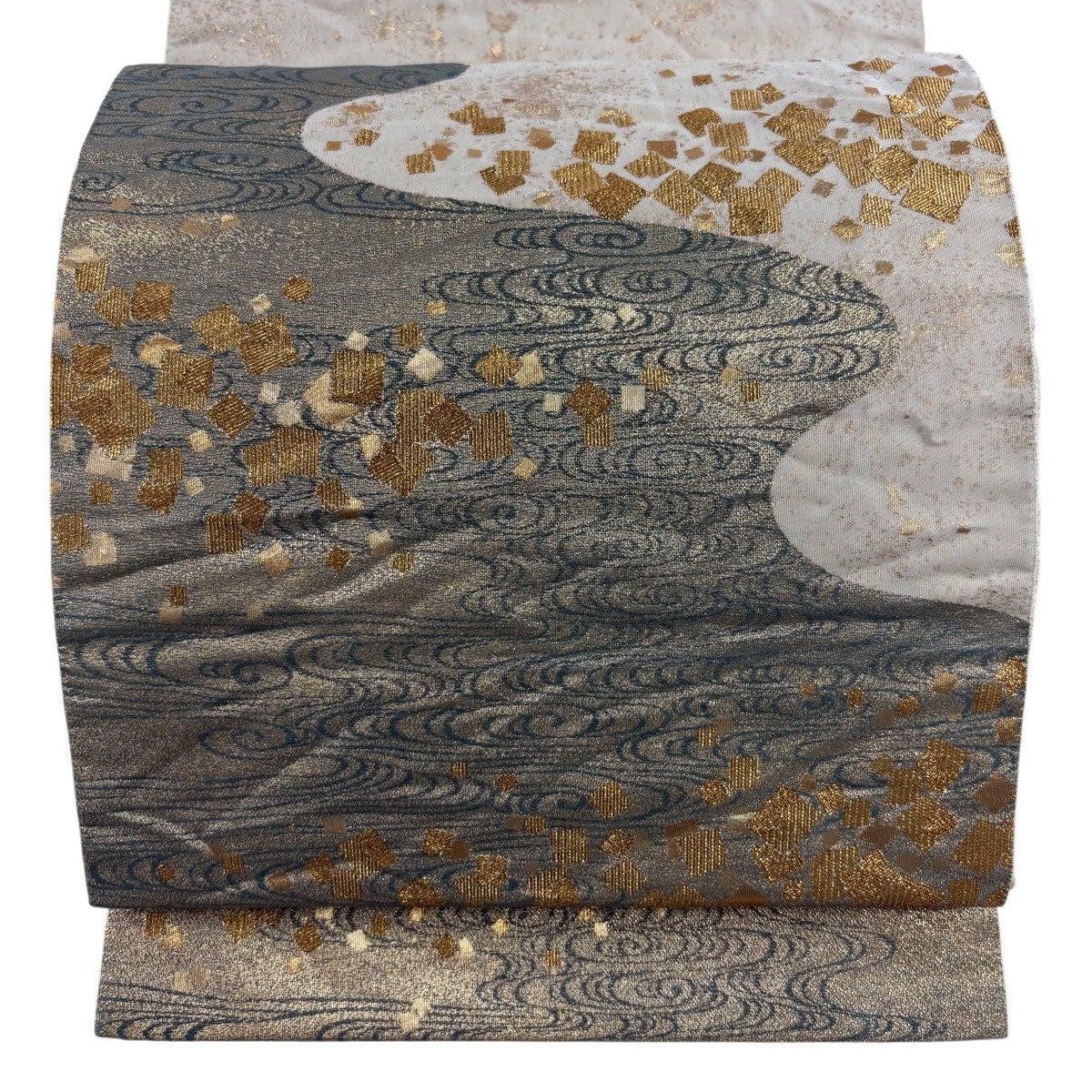 袋帯 美品 名品 水辺の風景 樹木 ラメ箔 箔 黒 お太鼓柄 正絹 【中古】 袋帯 秀品 箔散らし 流水 金糸 箔 灰緑 お太鼓柄 正絹｜中古・古着