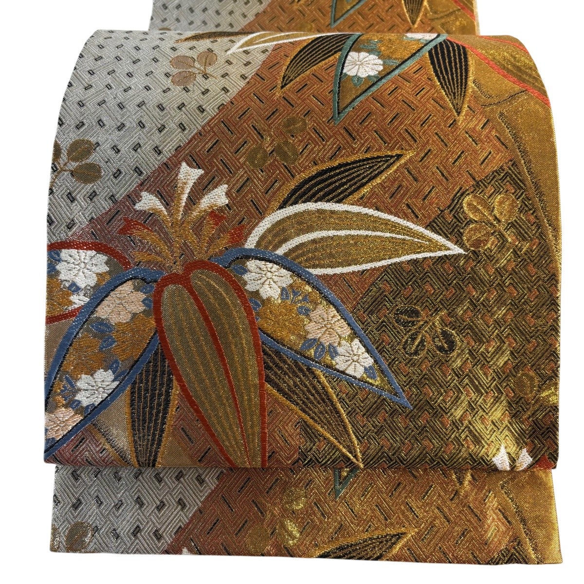 美品】 袋帯 秀品 落款あり 鈴乃屋 草花 花兎 金糸 箔箔 金茶 六通 