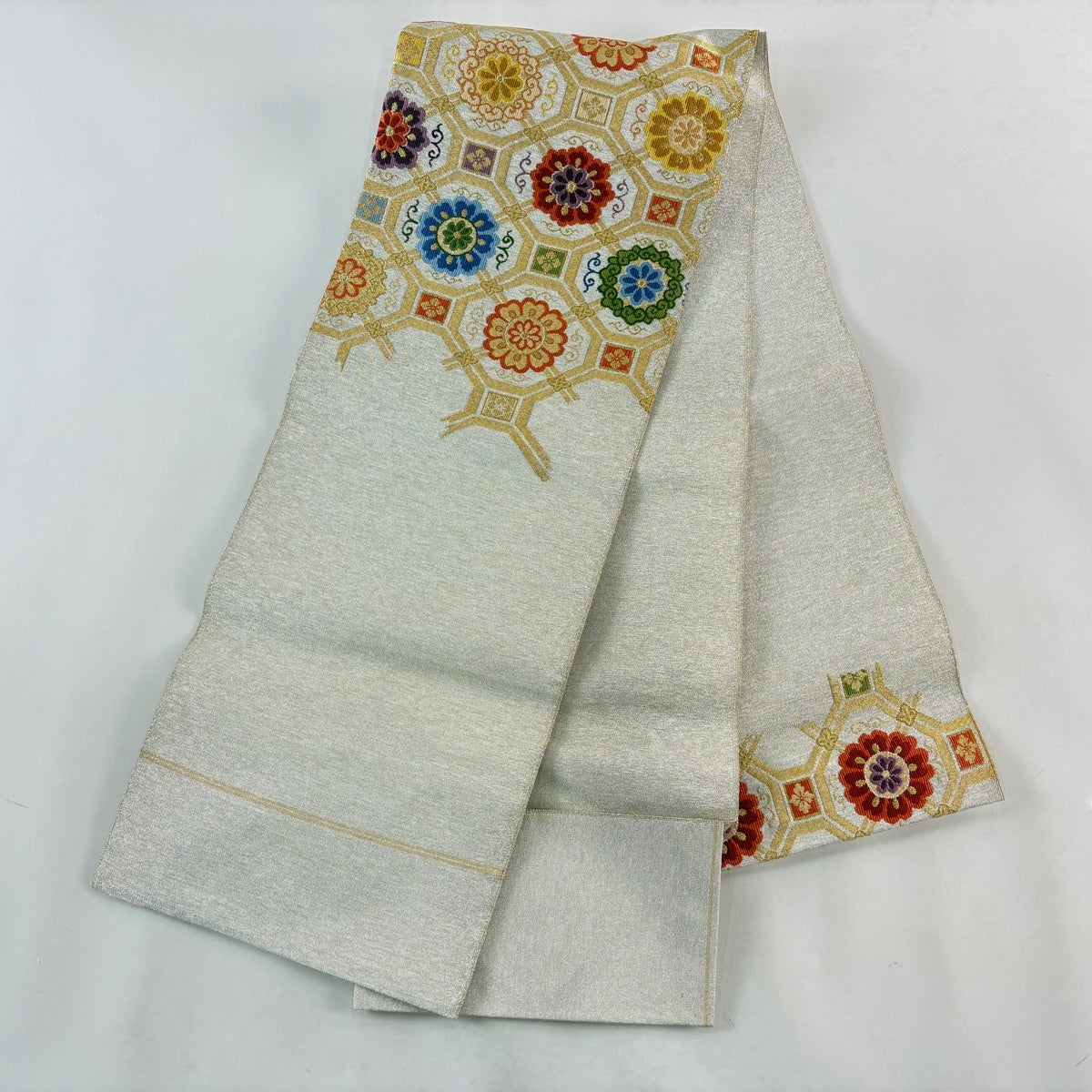 名古屋帯 優品 松葉仕立て 八寸名古屋帯 蜀江文 菊 金糸 箔 灰白 正絹