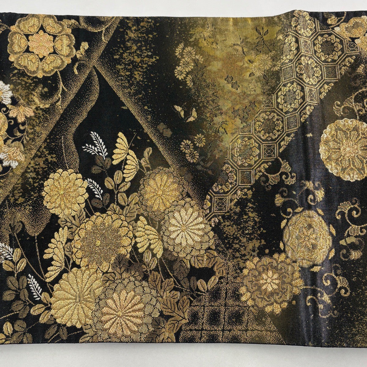 美品】 袋帯 秀品 裂取菊華文 蜀江文 箔 金糸 黒 六通 正絹｜中古