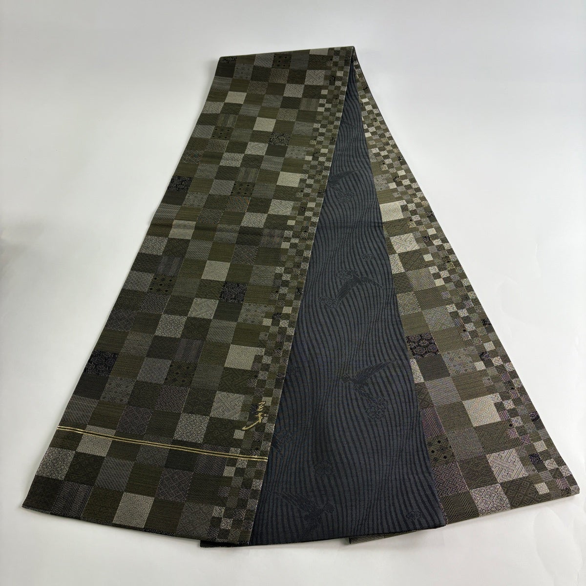 美品】 袋帯 名品 斉藤三才 落款あり 市松 有職文様 金銀糸 箔 茶緑色