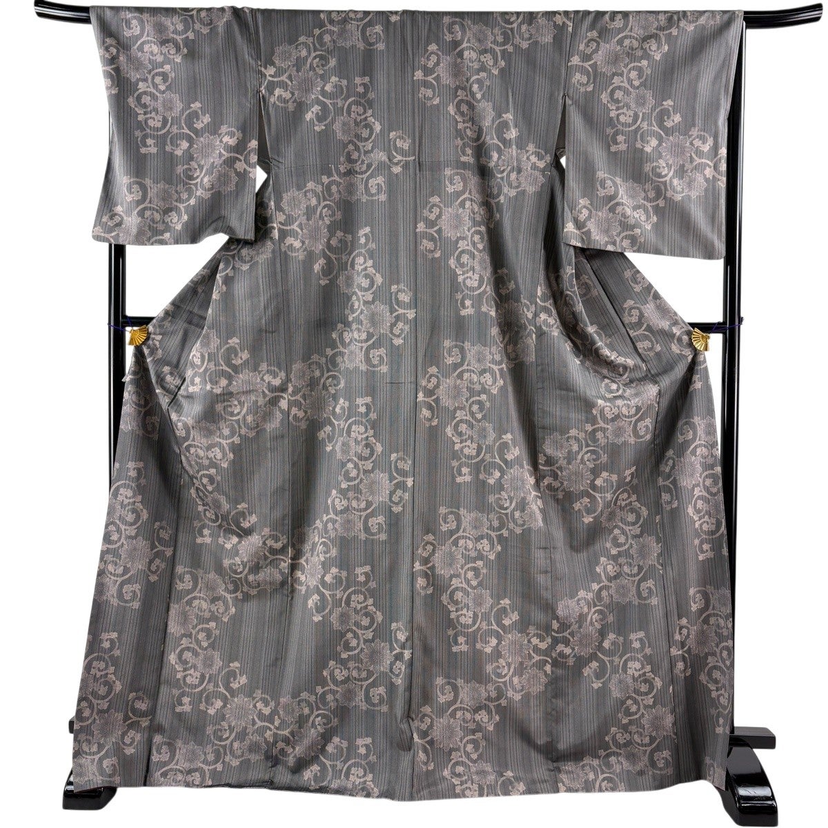 美品】 紬 身丈172cm 裄丈68cm L 袷 花唐草 縦縞 灰色 正絹 優品｜中古
