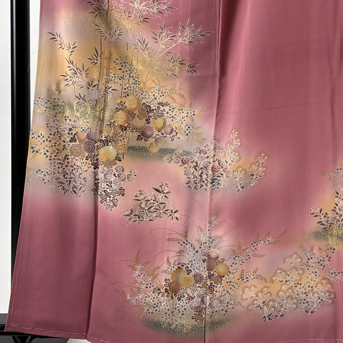 よもも様正絹紫系付け下げ　金彩 暈し　上品な逸品 付下げ 身丈161.5cm 裄丈65cm M 袷 秋草 霞 金彩 ぼかし 赤紫 正絹